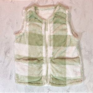 NWOT Soft & Cozy Fleece Sage Plaid Open Vest Size Large